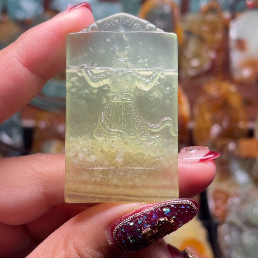 蛇纹石玉颈饰未镶嵌