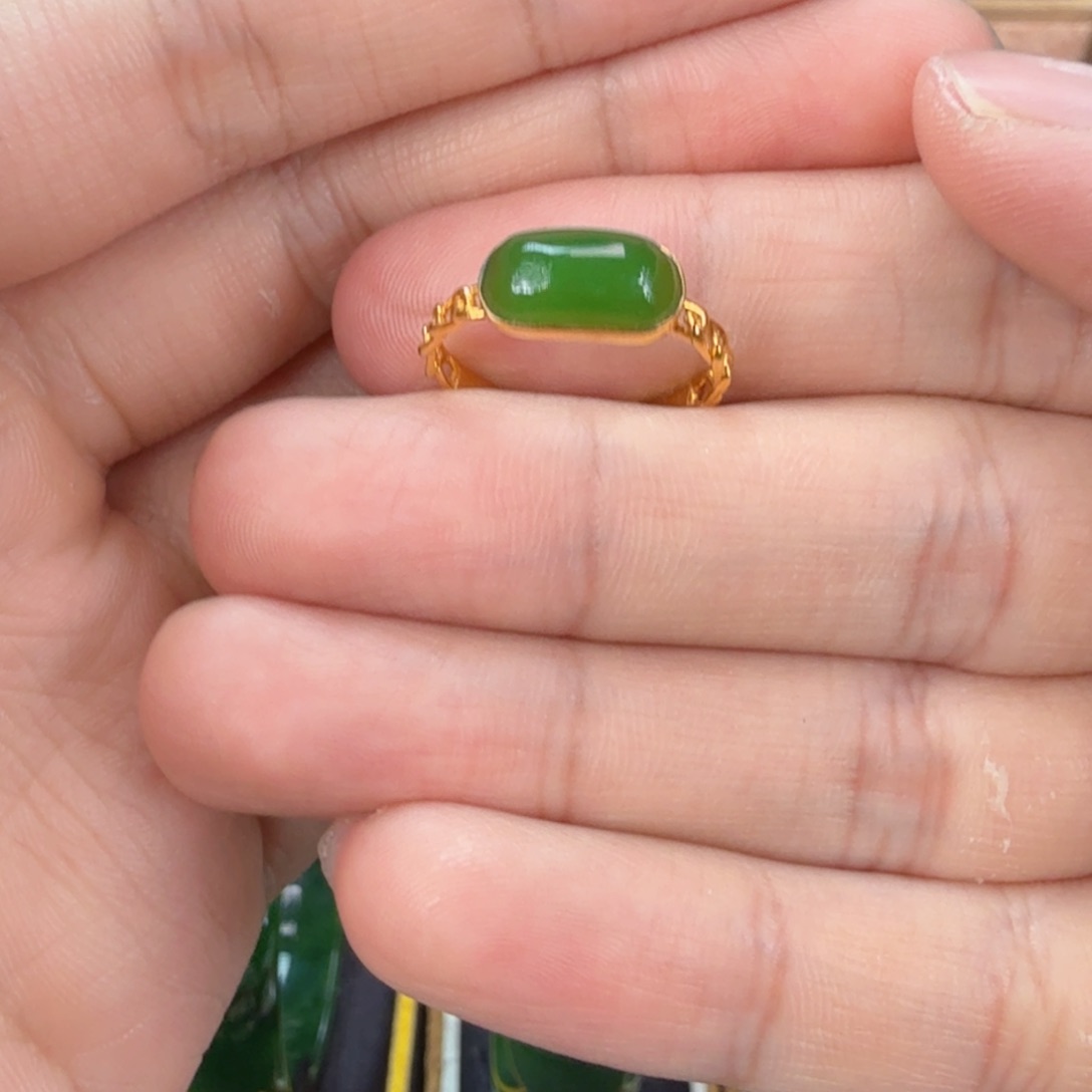 和田玉（碧玉）戒指18K金镶嵌