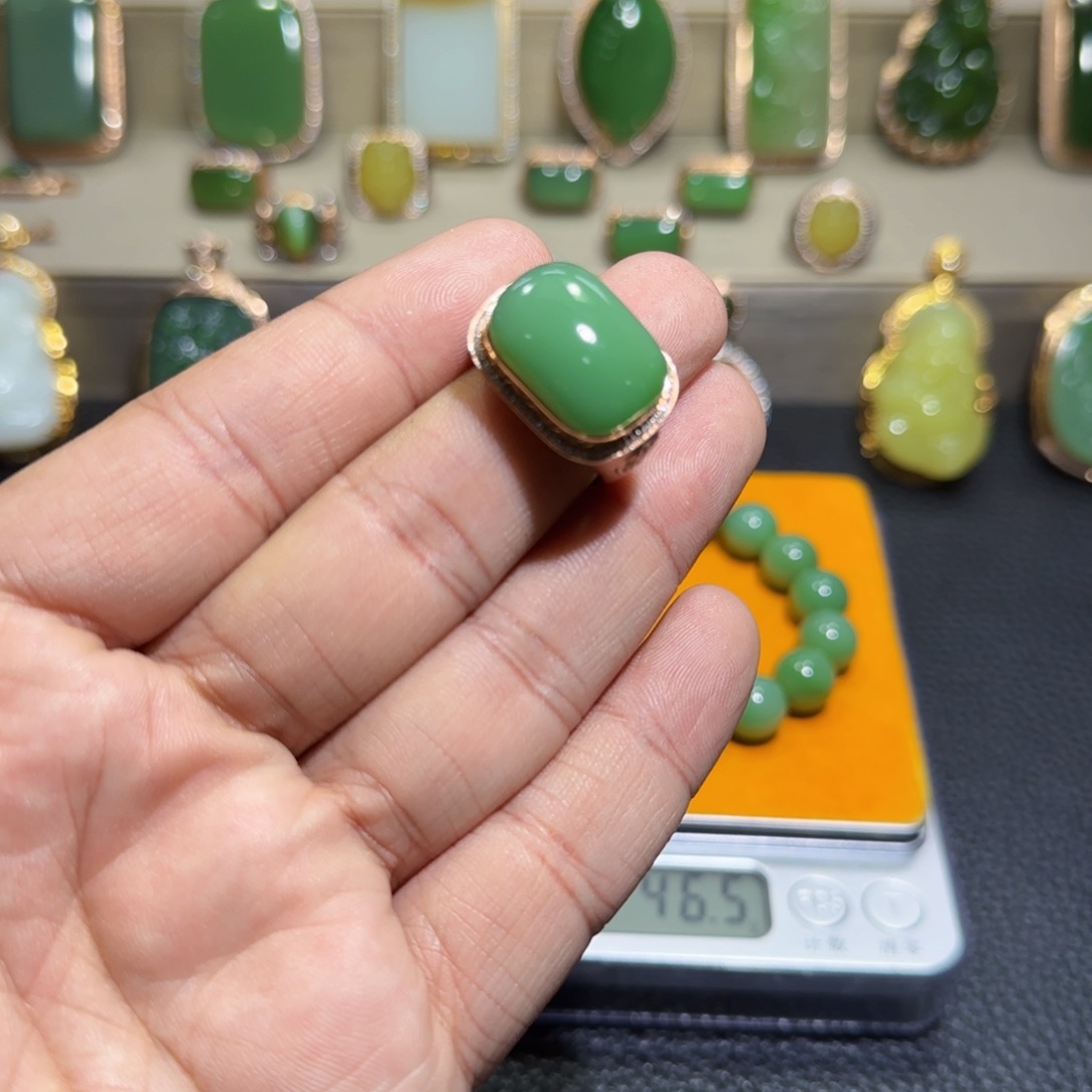 和田玉（碧玉）戒指18K金镶嵌一*