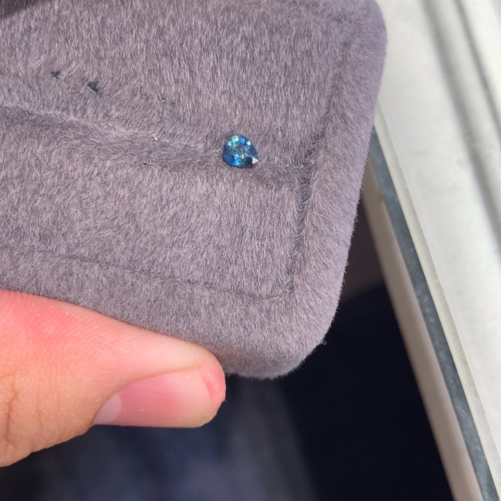 蓝宝石裸石未镶嵌0.385克拉