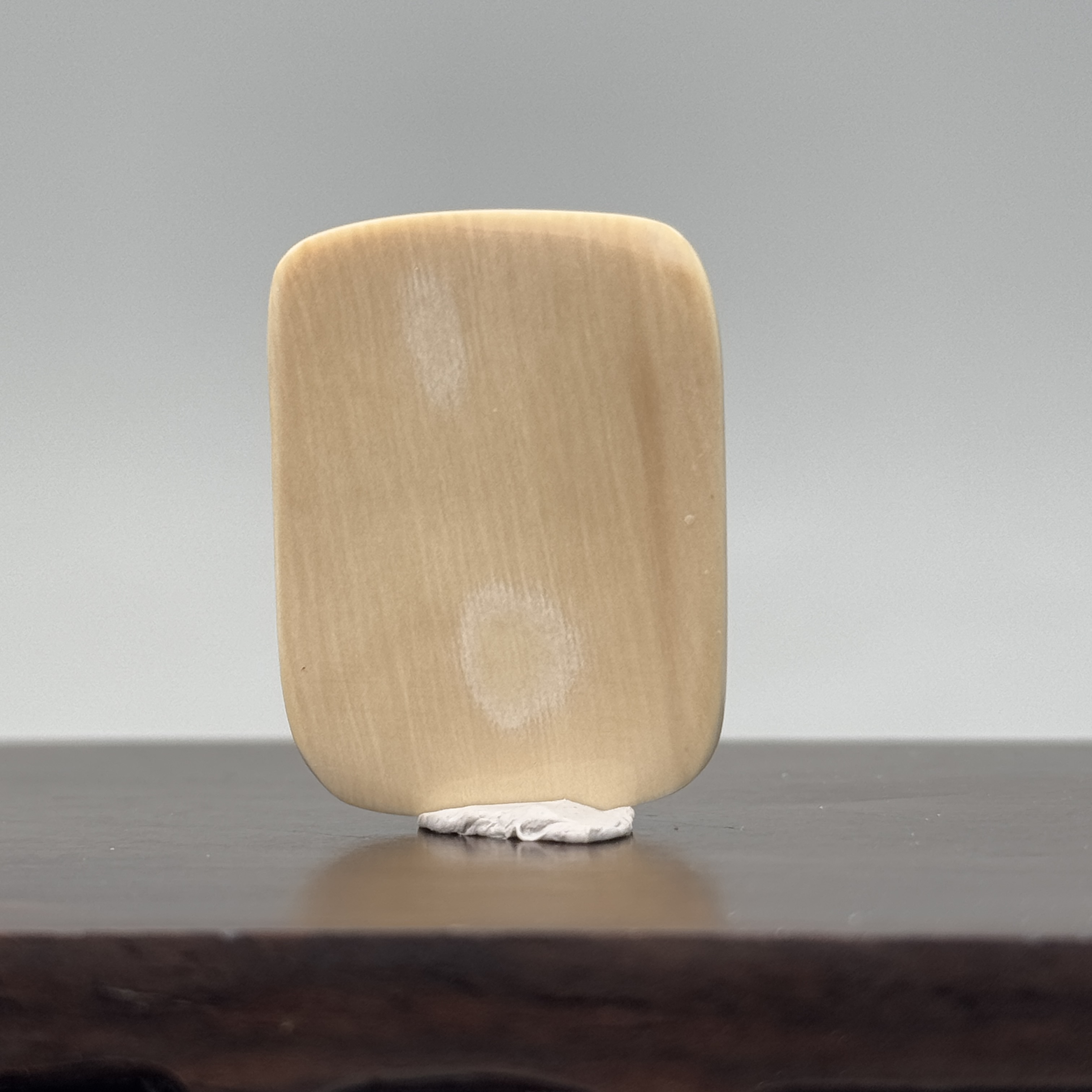 DEZHI/德志30*22*3mm3.4g无事牌天然猛犸牙K995（打孔吊坠绳）