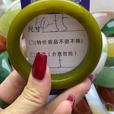 蛇纹石玉手镯未镶嵌