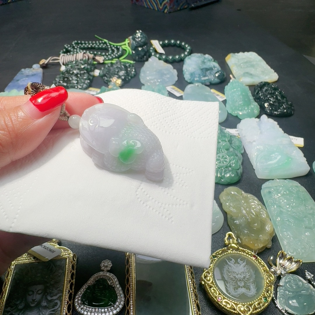 天然缅甸a货翡翠未镶嵌三脚蟾颈饰