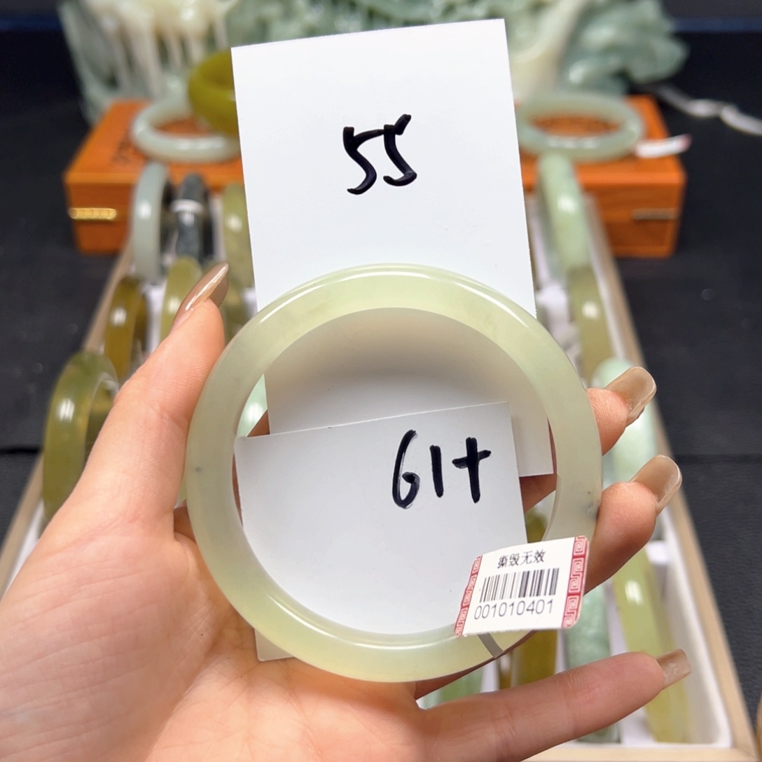 蛇纹石玉手镯未镶嵌