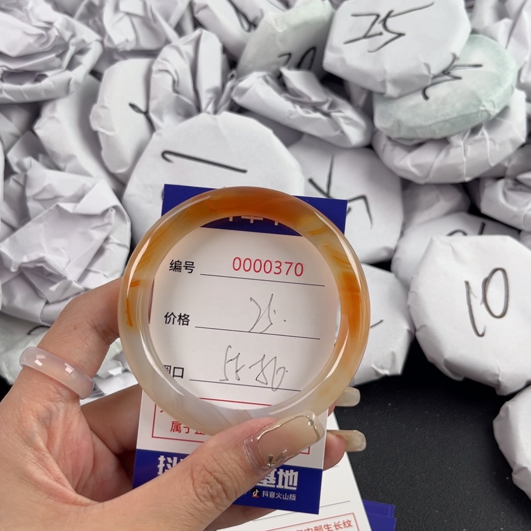 玛瑙/玉髓手镯未镶嵌370