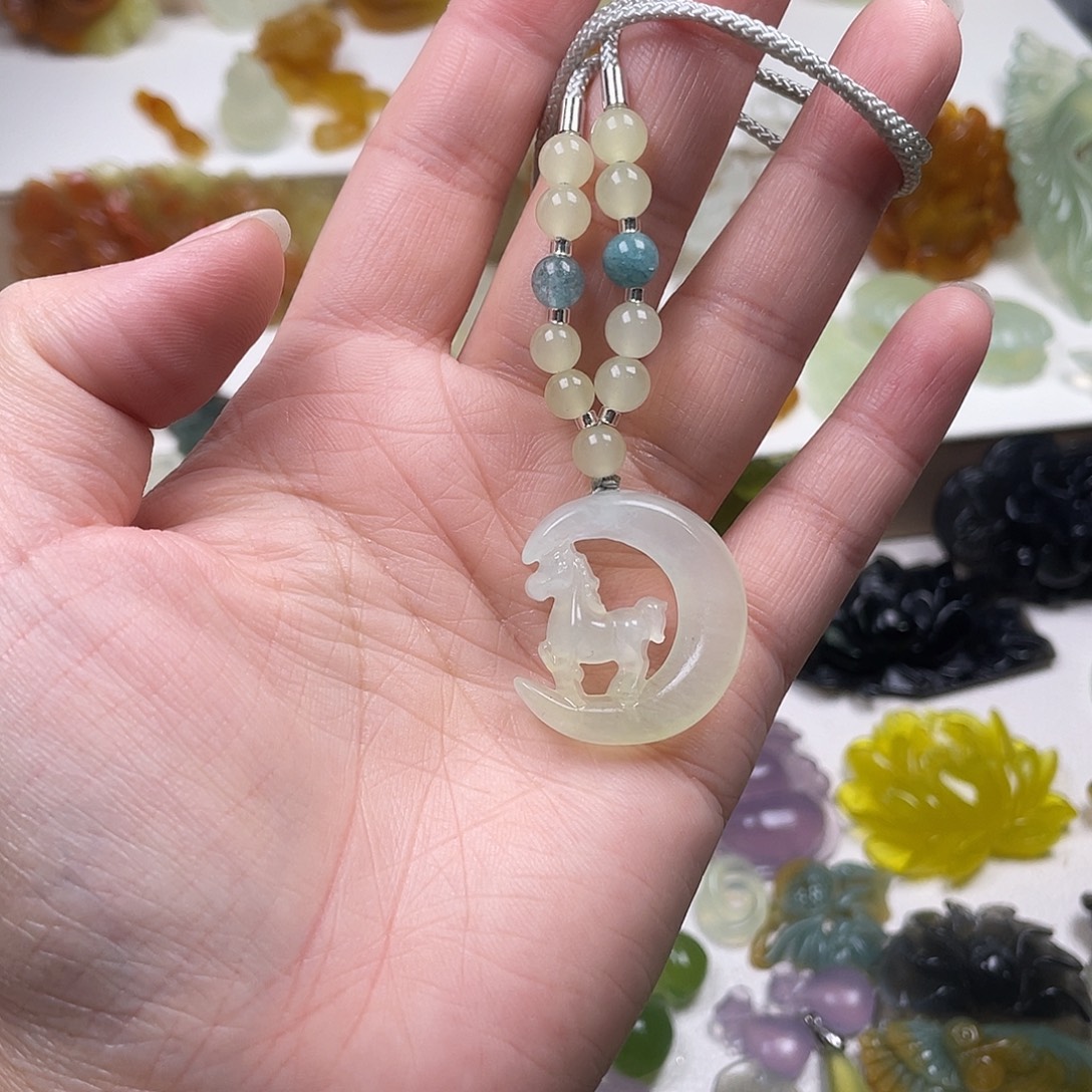 蛇纹石玉未镶嵌颈饰