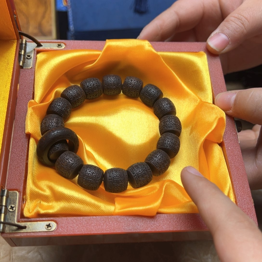 大叶紫檀（黑酸枝木类）