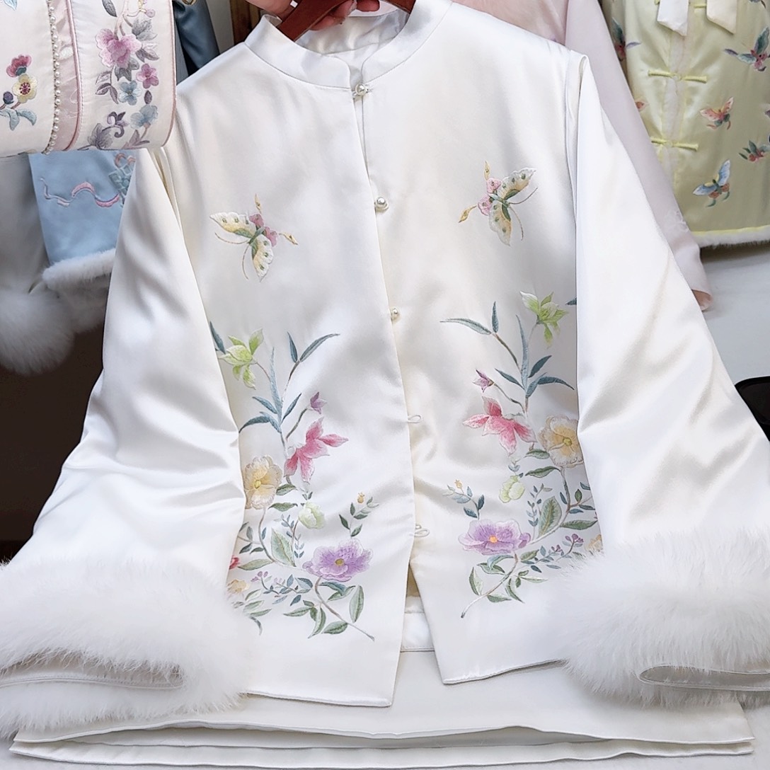 织绣真丝白色对襟棉服