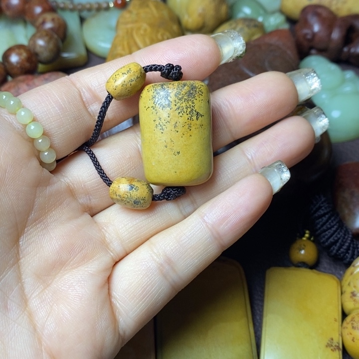 岫岩河磨玉（透闪石质玉）未镶嵌颈饰