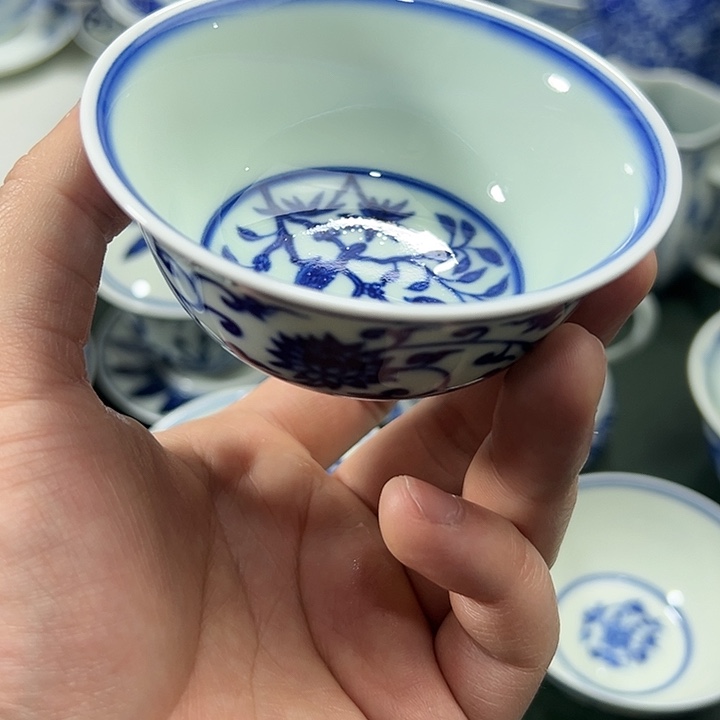 微瑕柴窑缠枝花卉花鸟宫碗