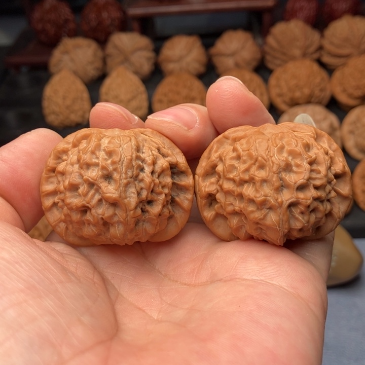 文玩核桃把件核王狮子头40