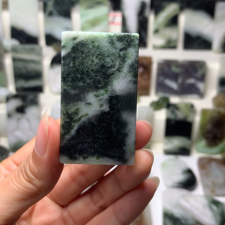 独山玉未镶嵌颈饰