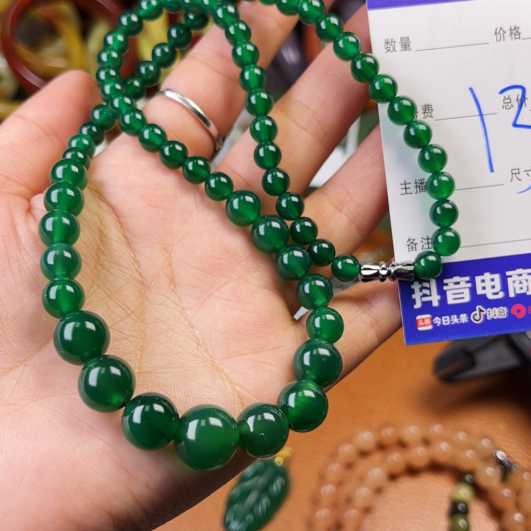 彩****蛇纹石玉未镶嵌颈饰