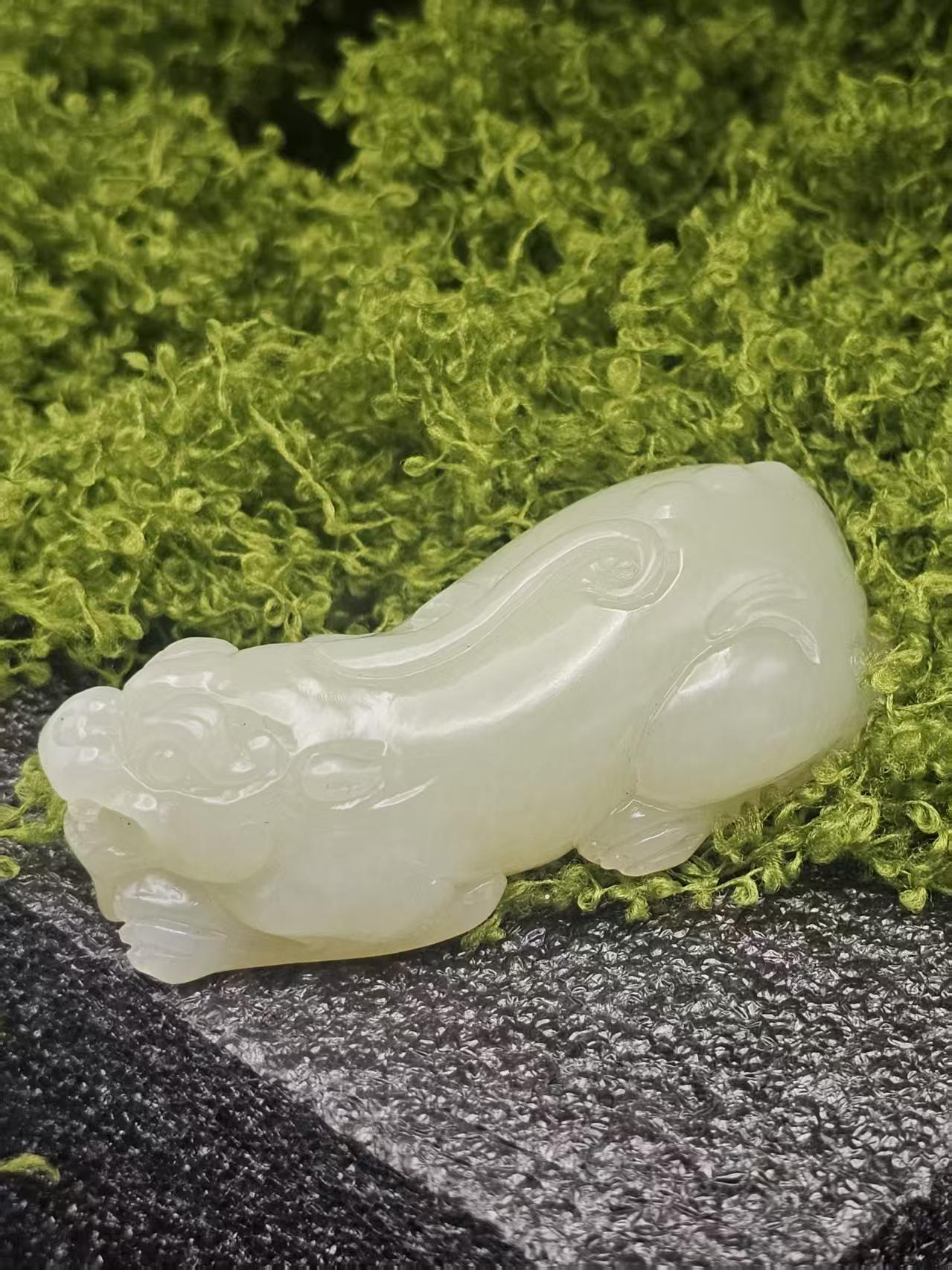 和田玉且末料貔貅中手把件干净无纹无裂简约大气