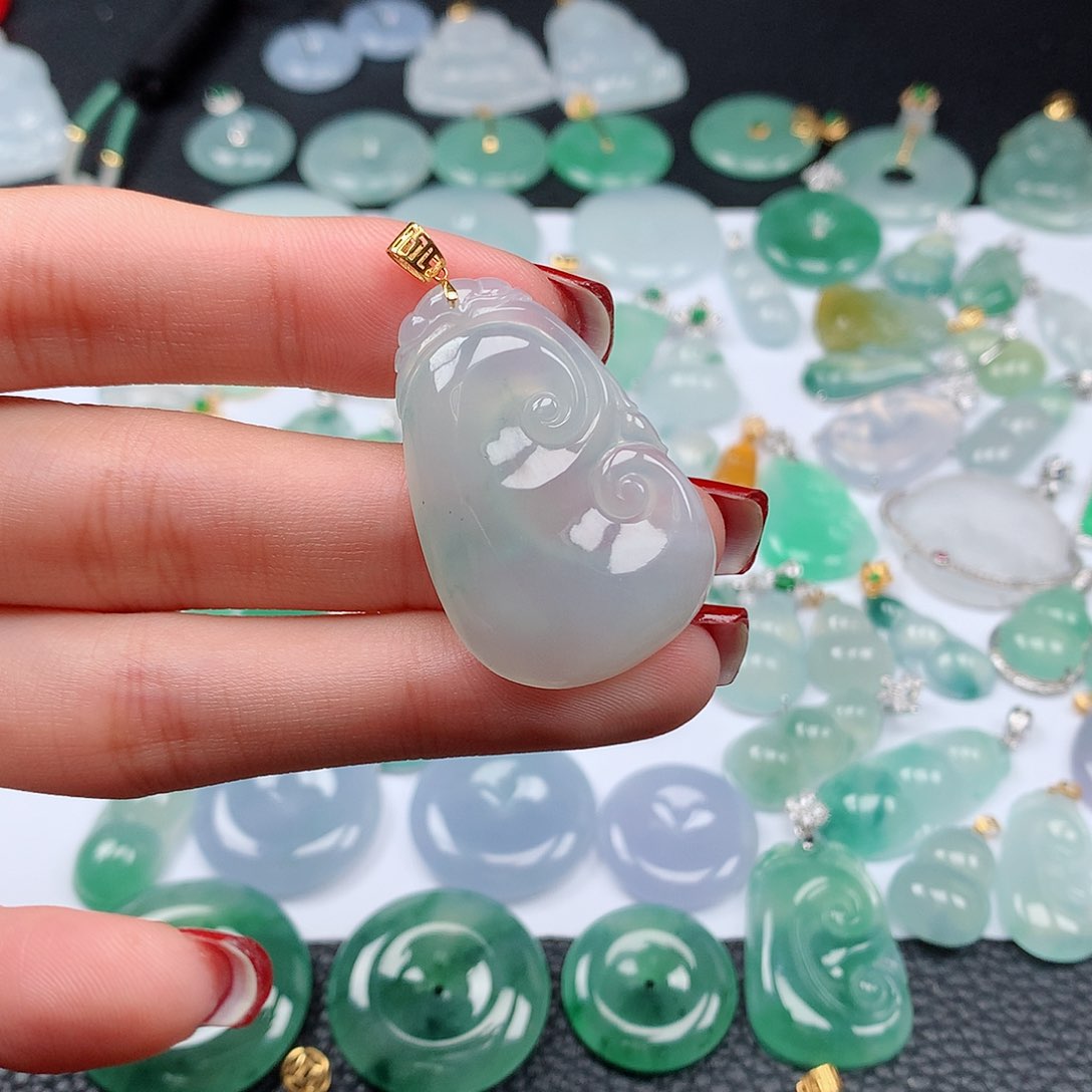 翡翠颈饰18K金镶嵌天然翡翠