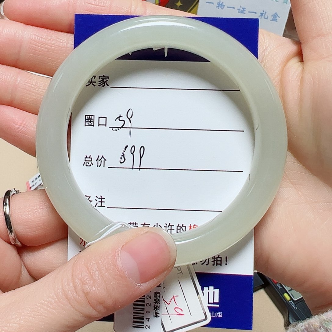 和田玉手镯未镶嵌