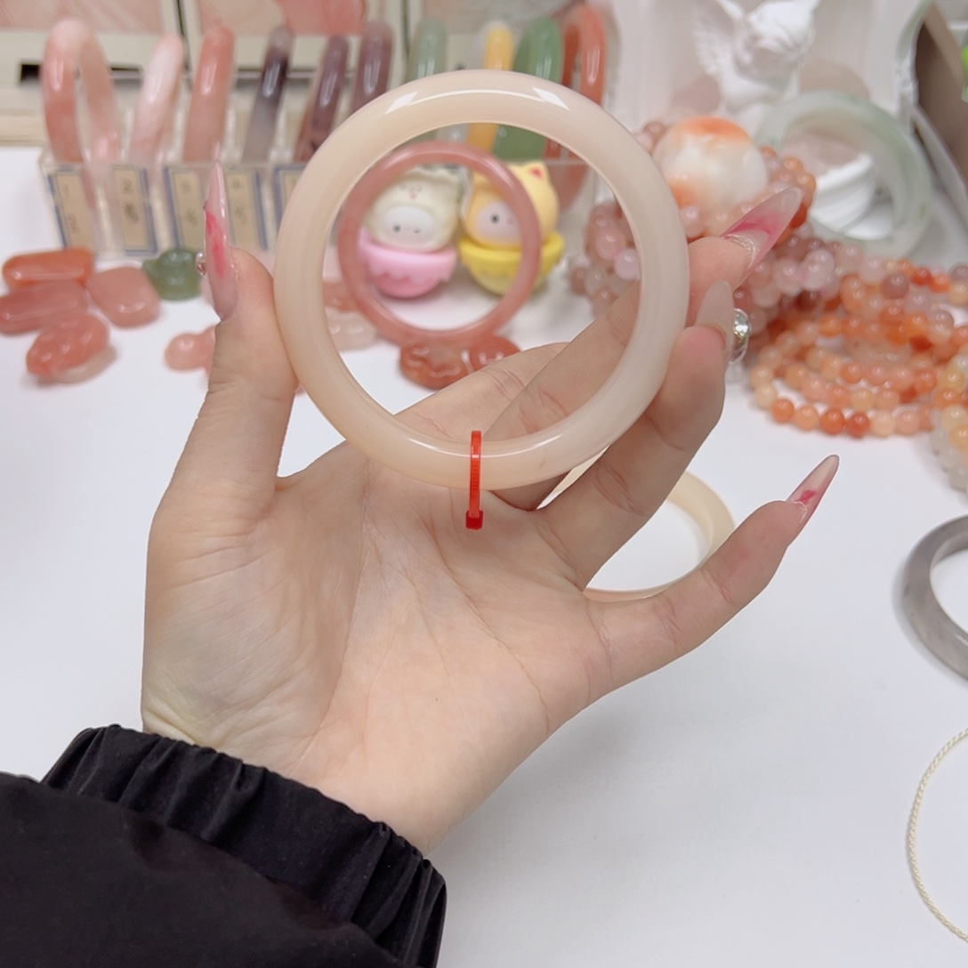 D***.石英质玉未镶嵌手镯