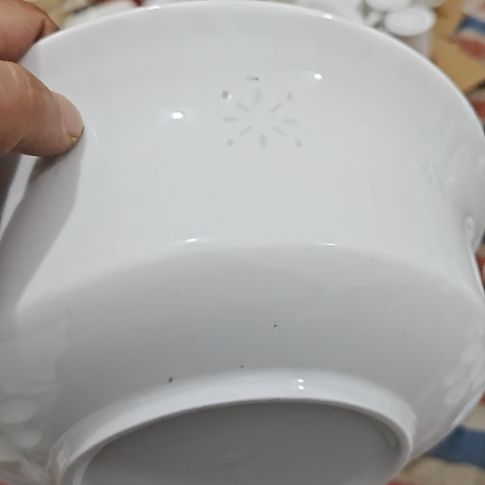 瓷玲珑白色9寸草帽汤碗一个微瑕疵