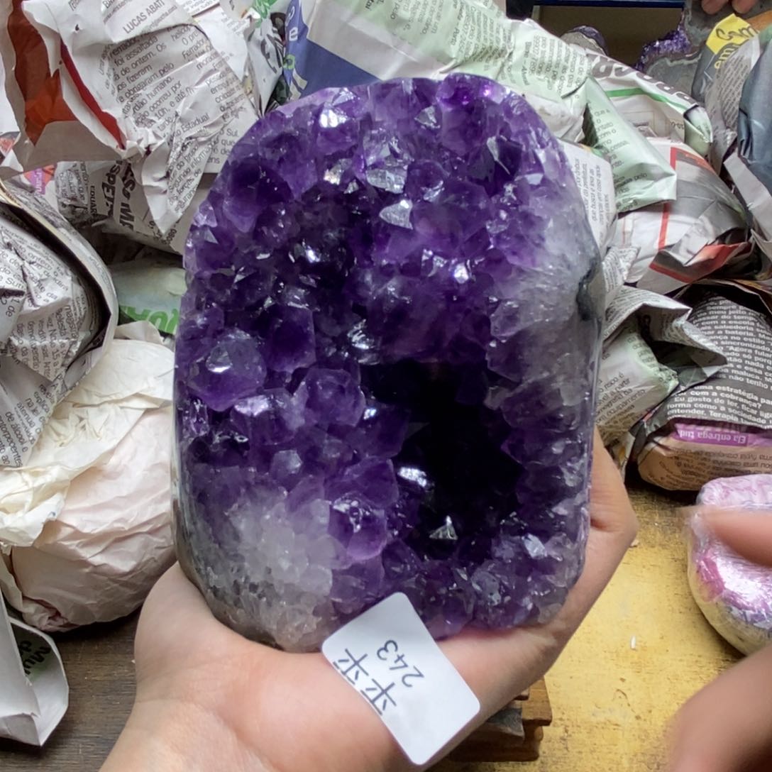 紫晶乌拉圭未镶嵌