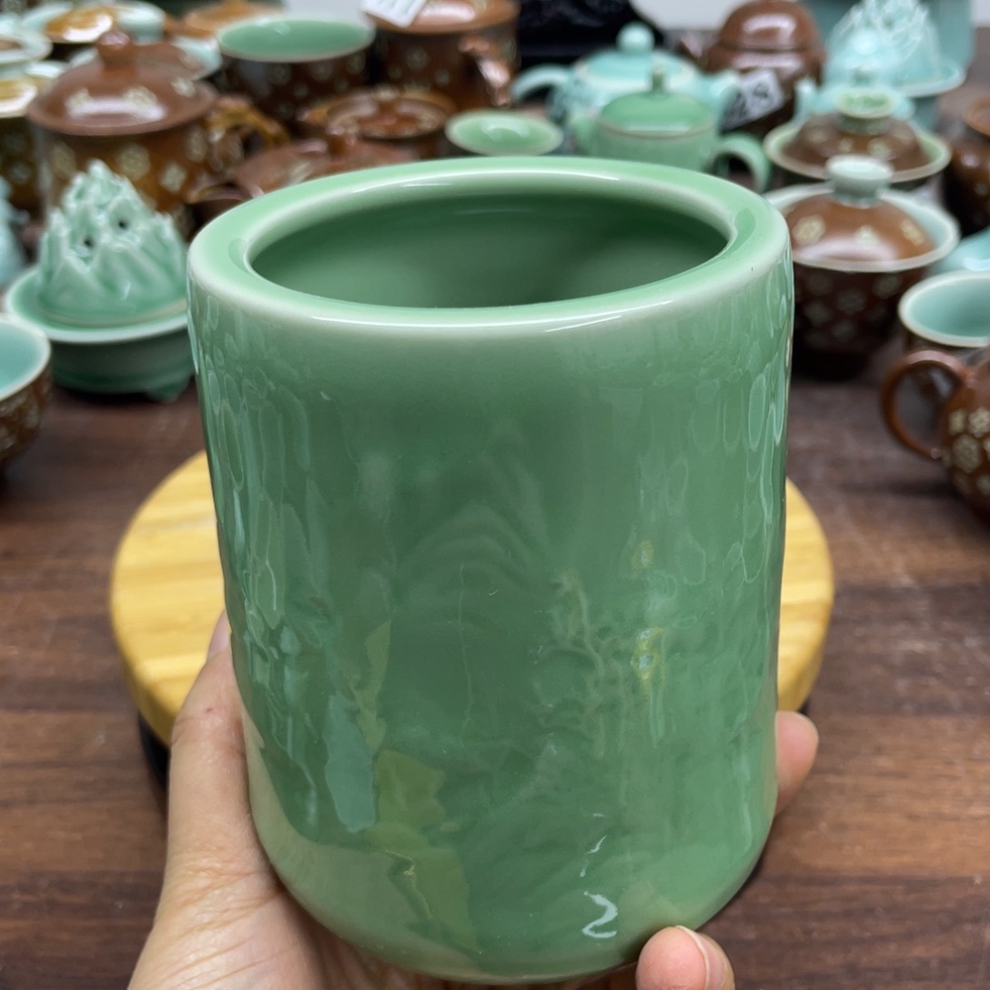特价福利青瓷（笔筒）