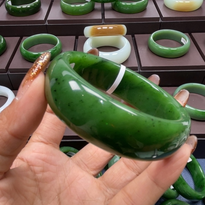 和田玉（碧玉）未镶嵌手镯