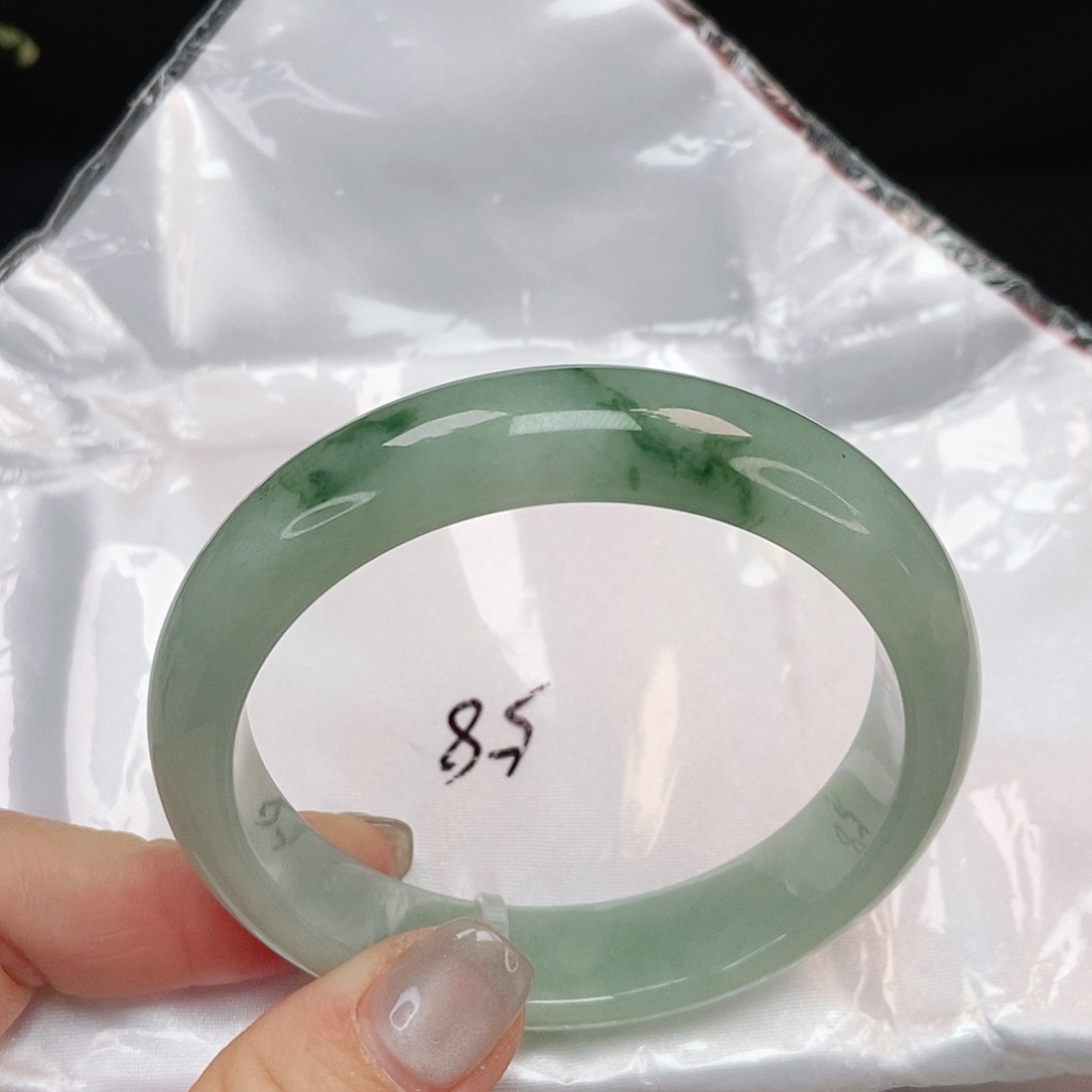 翡翠手镯未镶嵌漂绿花正圈