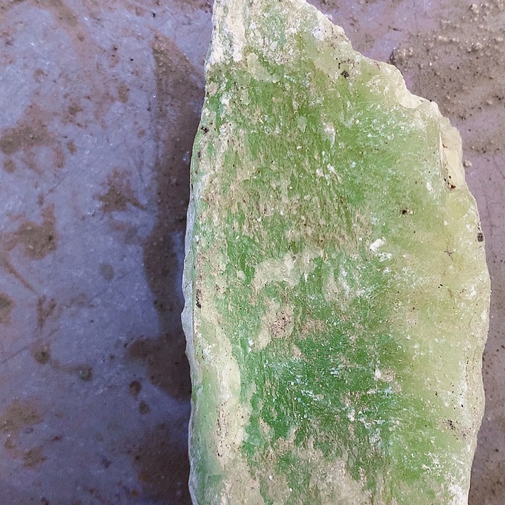 未镶嵌蛇纹石玉珠宝奇石