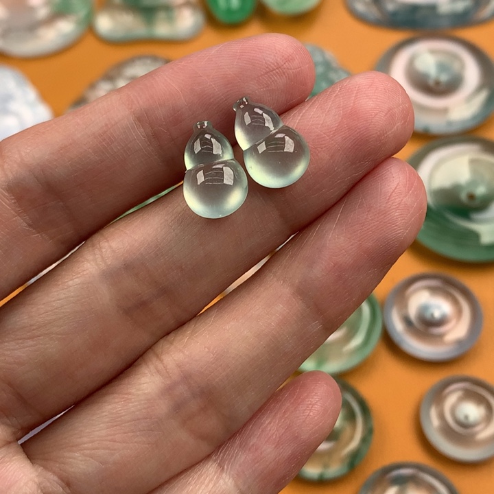 翡翠未镶嵌颈饰…..