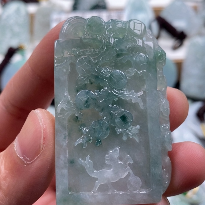 翡翠颈饰未镶嵌翡翠