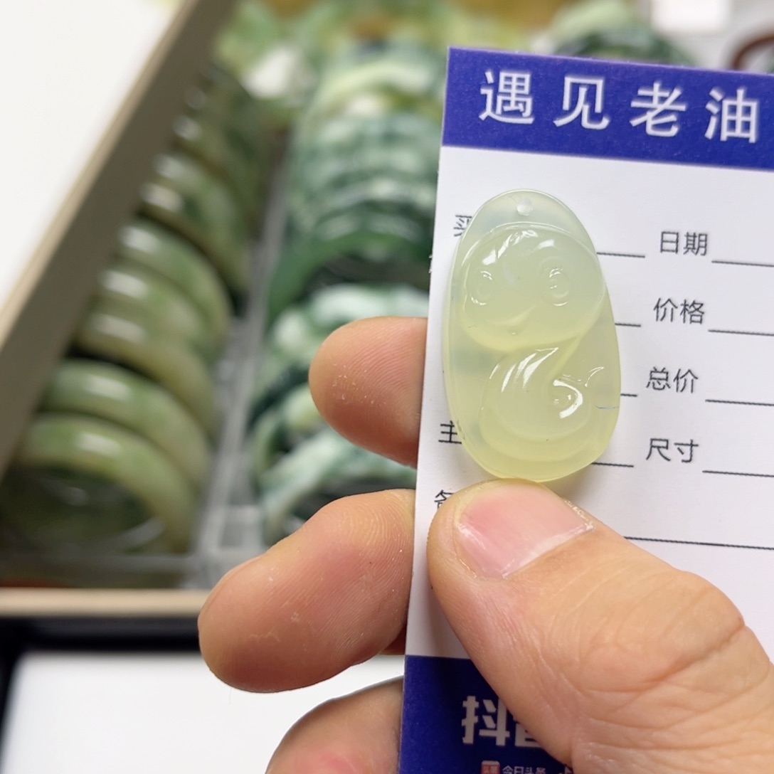 透闪石-蛇纹石玉手镯未镶嵌