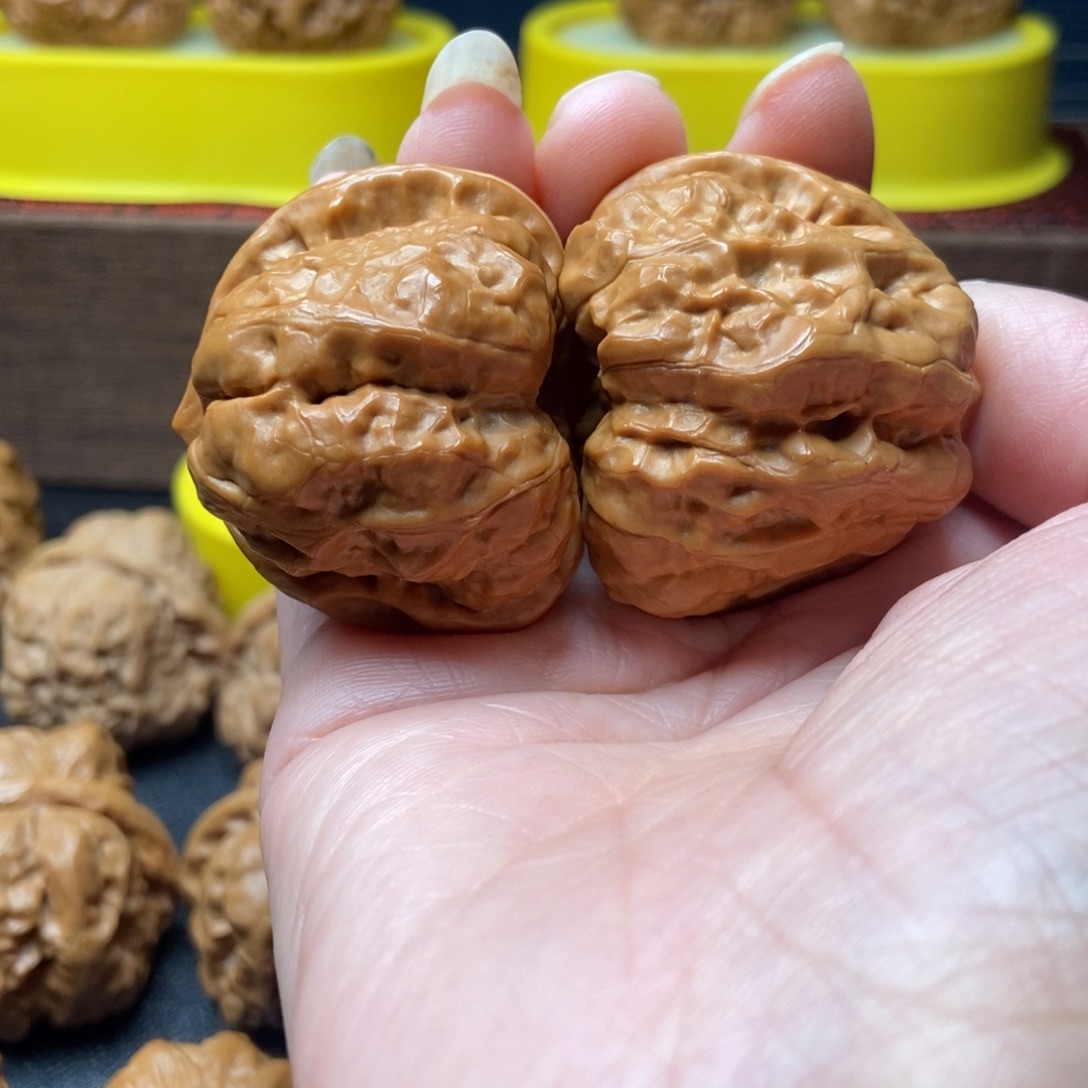 L***场文玩核桃把件蛤蟆头