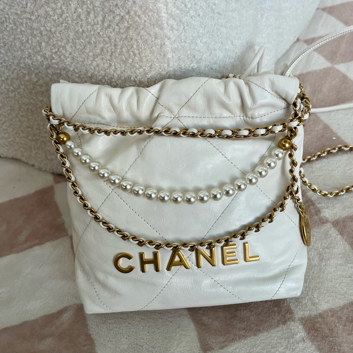 99新 Chanel/香奈儿 奈22bagmini珍珠链条白金牛皮23年芯片款Y