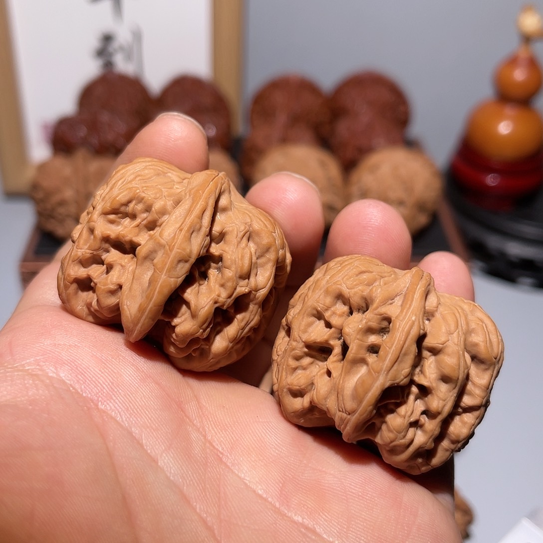 文玩核桃吊坠平谷玉柱