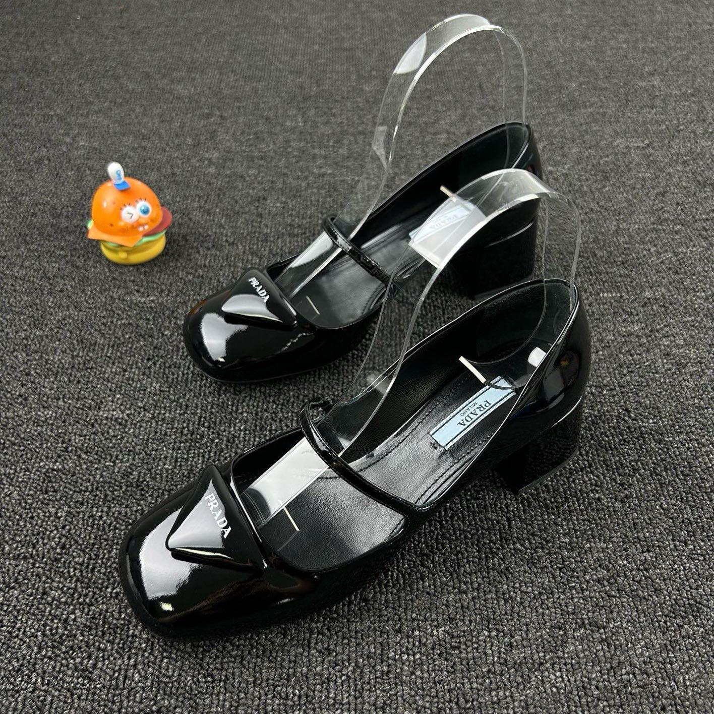 95新 Prada/普拉达 黑色徽标玛丽珍鞋 尺码：36.5 HB3411