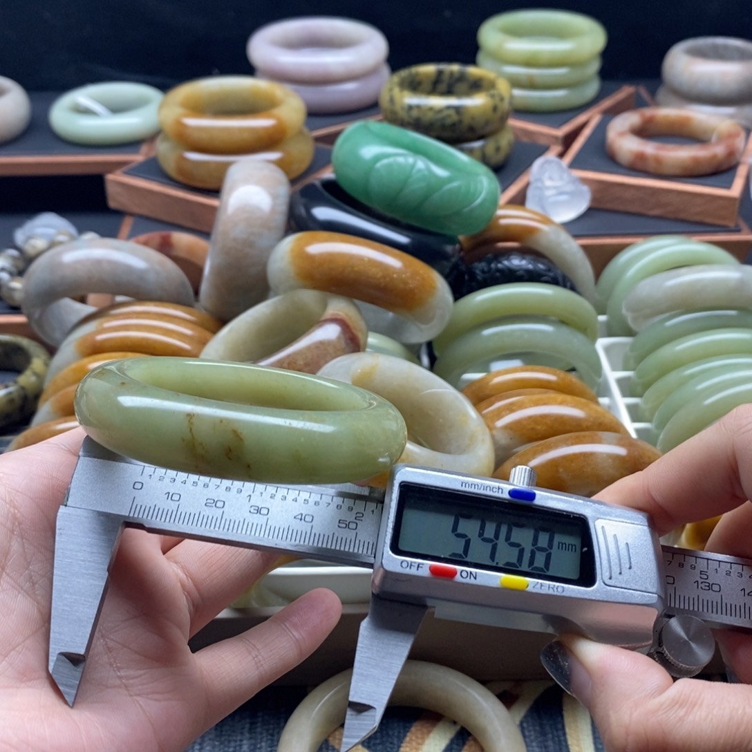 石英质玉未镶嵌手镯