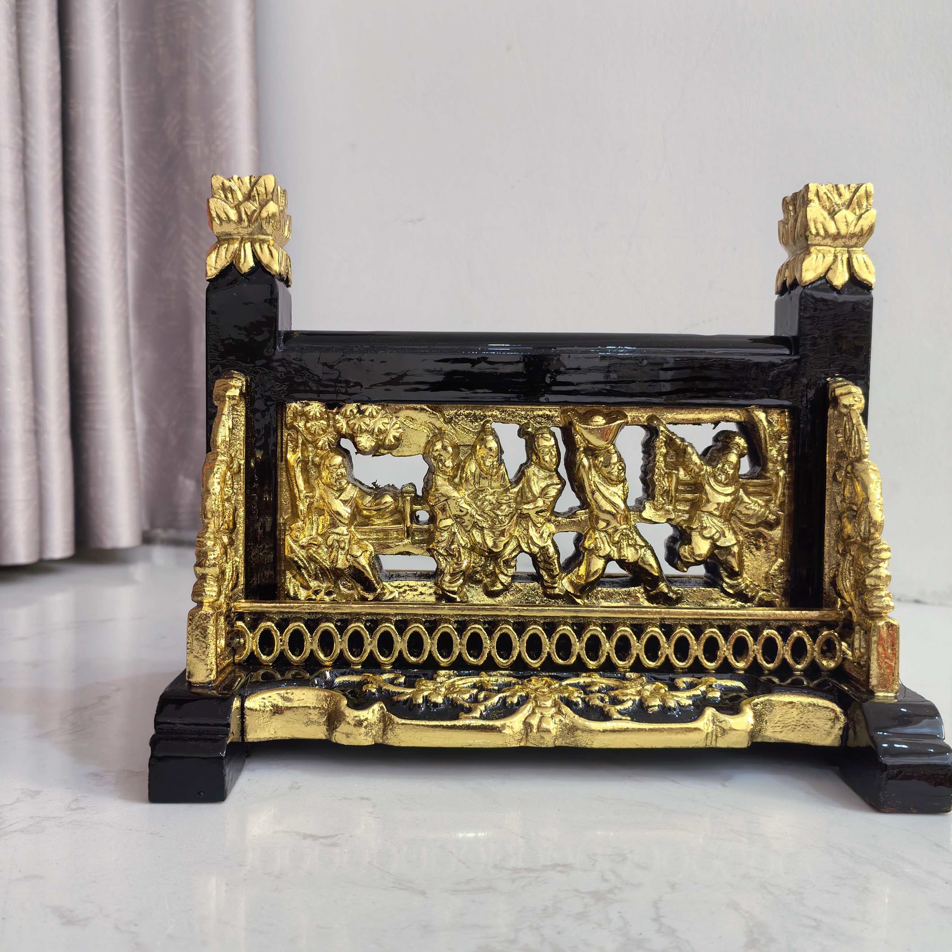 潮汕手工木雕贴箔烛架