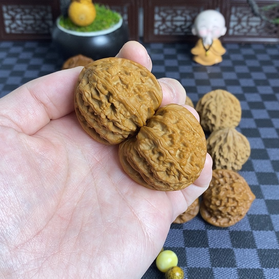 1***9桃核把件41.5白狮子