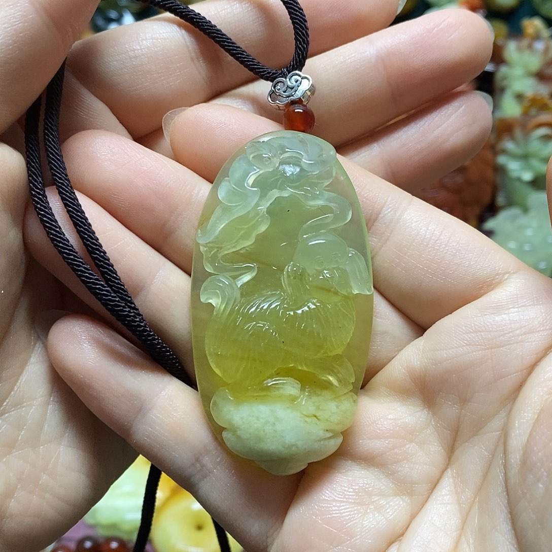 岫玉未镶嵌吊坠(赠链)