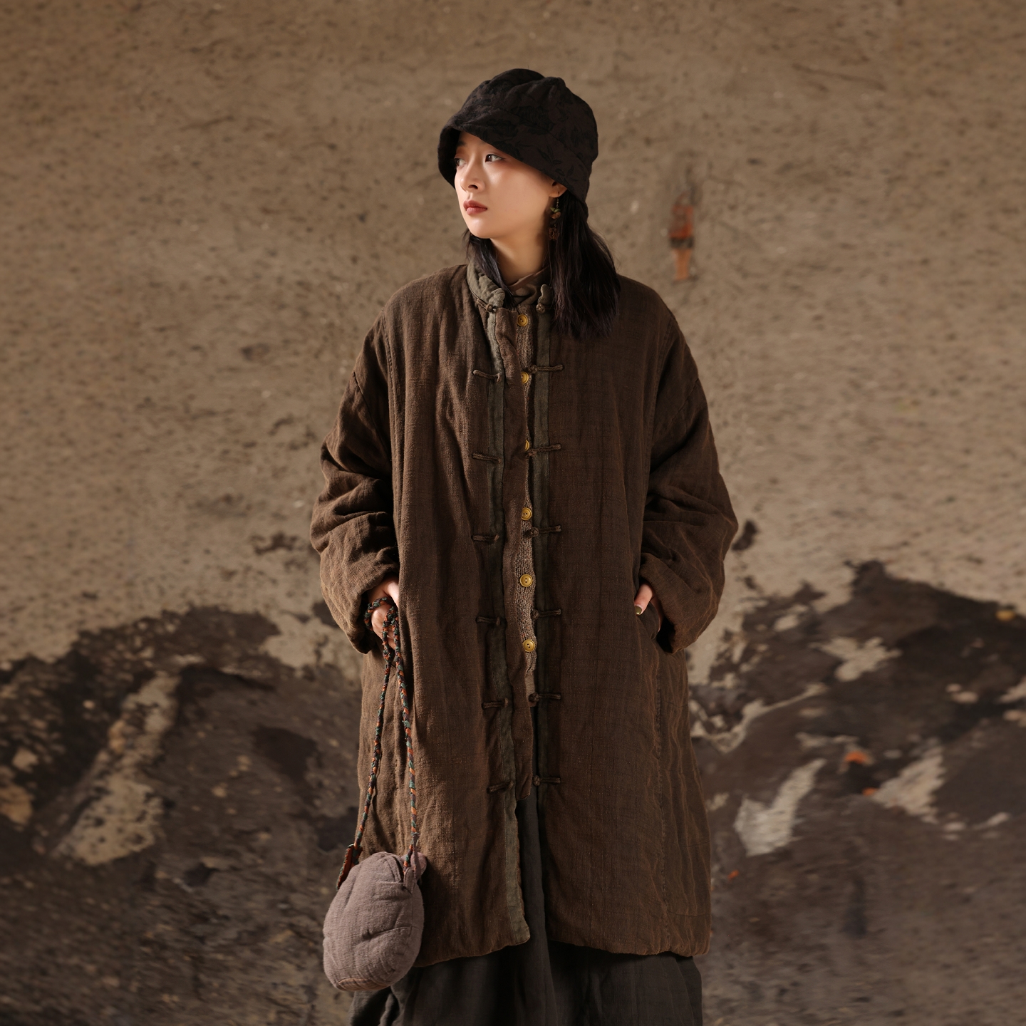 衣路走来原创设计秋冬立领麻做旧拼接中长款棉衣39193
