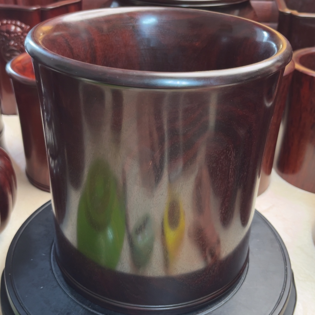 檀香木小叶紫檀笔筒