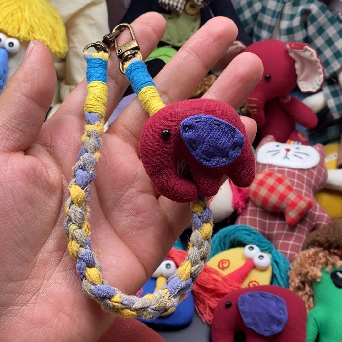 亚麻羊毛小象手编手机链
