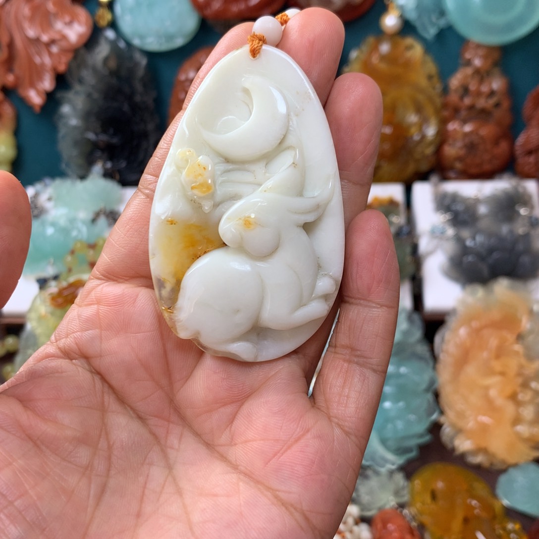 蛇纹石玉挂坠未镶嵌