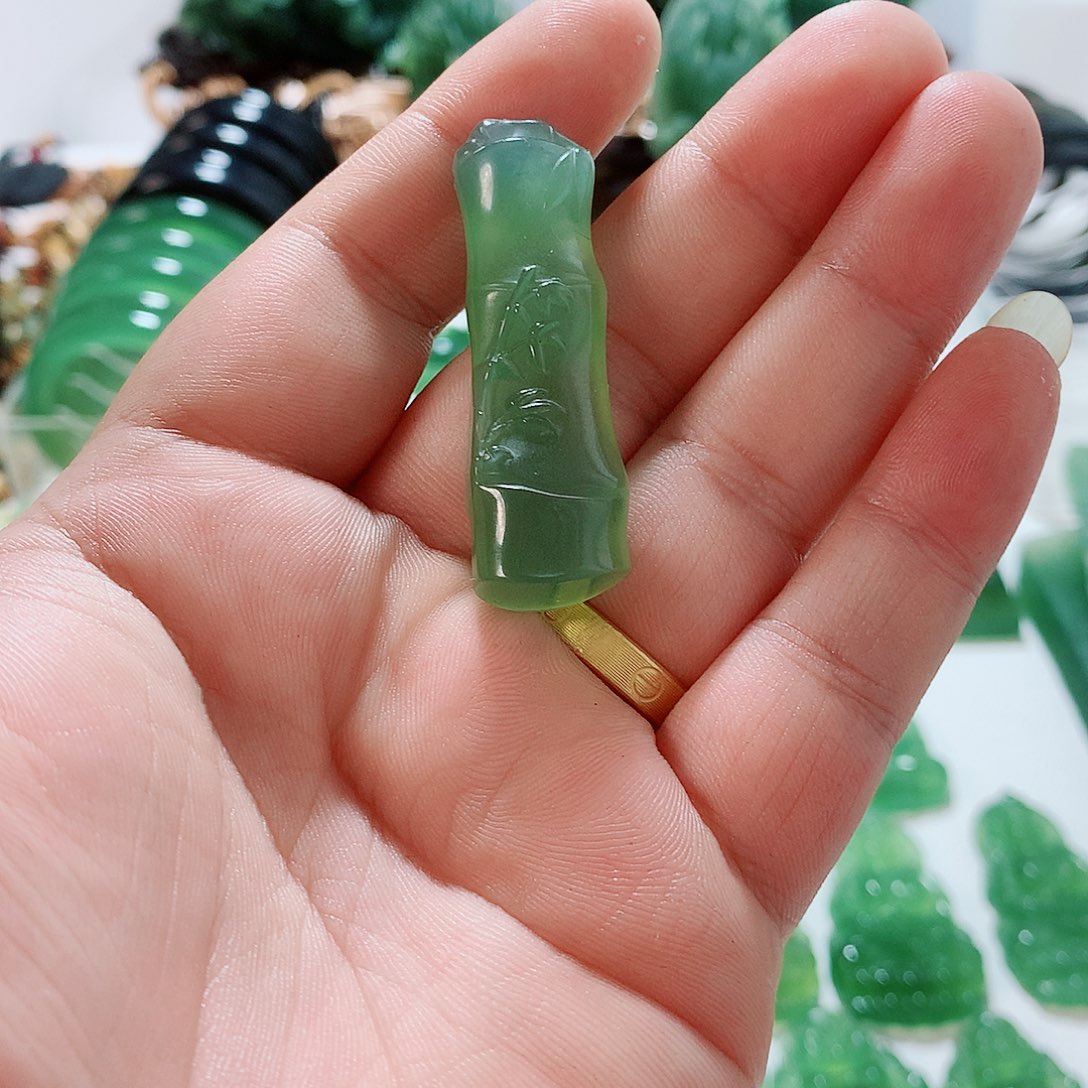 蛇纹石玉未镶嵌挂件