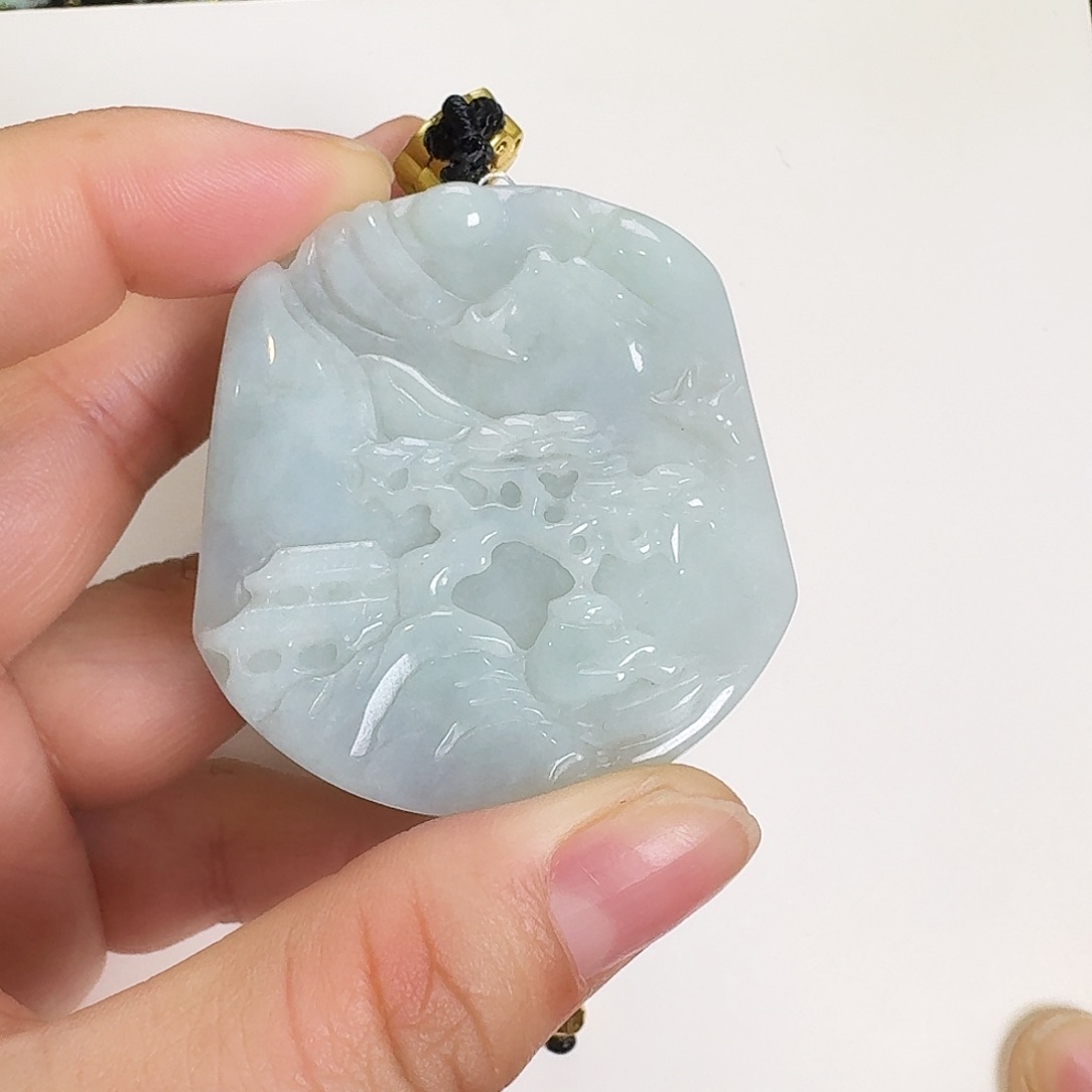 翡翠颈饰未镶嵌山水牌