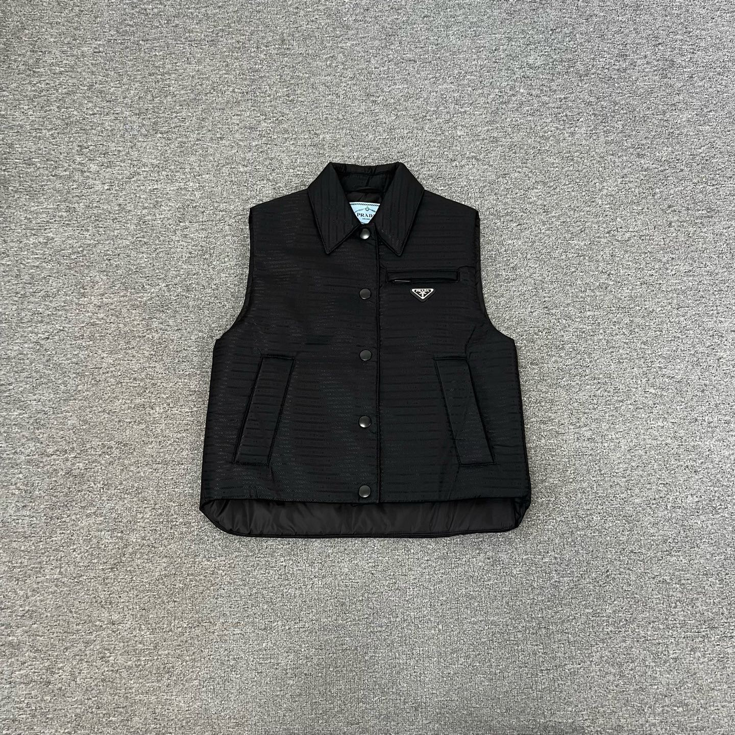 99新 Prada/普拉达 黑色 三角标 暗纹满印 棉服马甲 38码