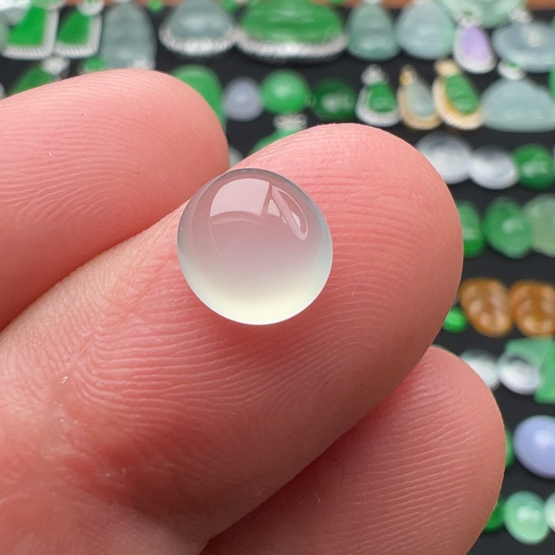 翡翠颈饰未镶嵌蛋面7.9