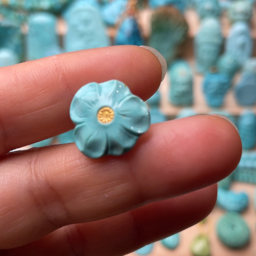 绿松石未镶嵌颈饰