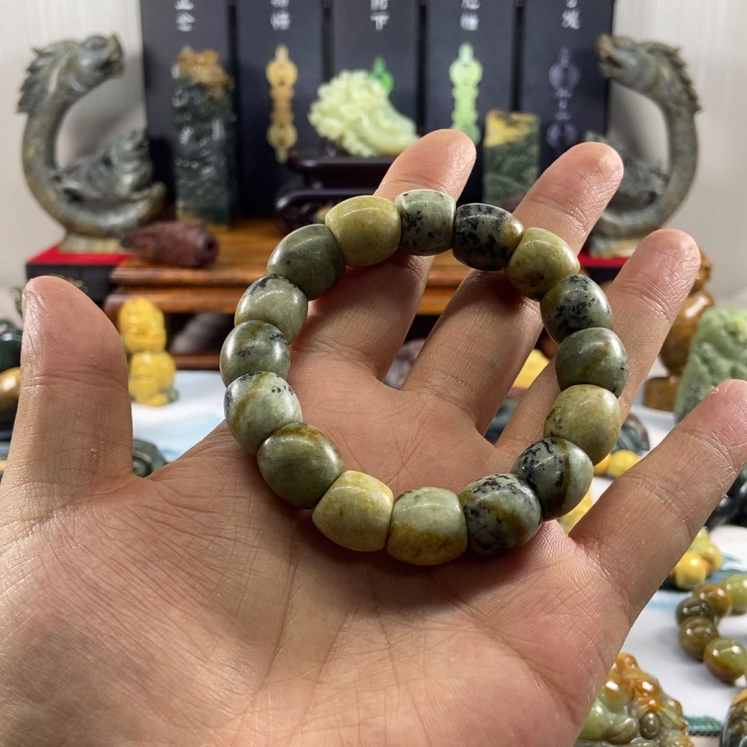 手串未镶嵌岫岩河磨玉（透闪石质玉）向*?