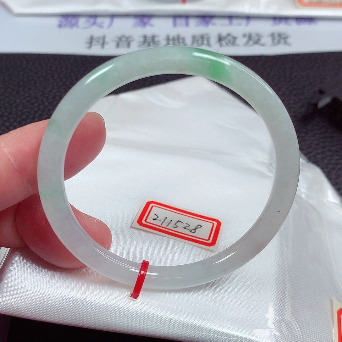 翡翠手镯未镶嵌天然翡翠手镯