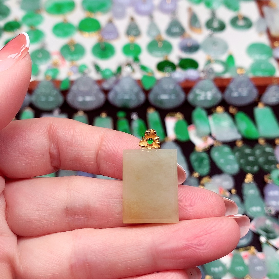 翡翠18K金镶嵌颈饰